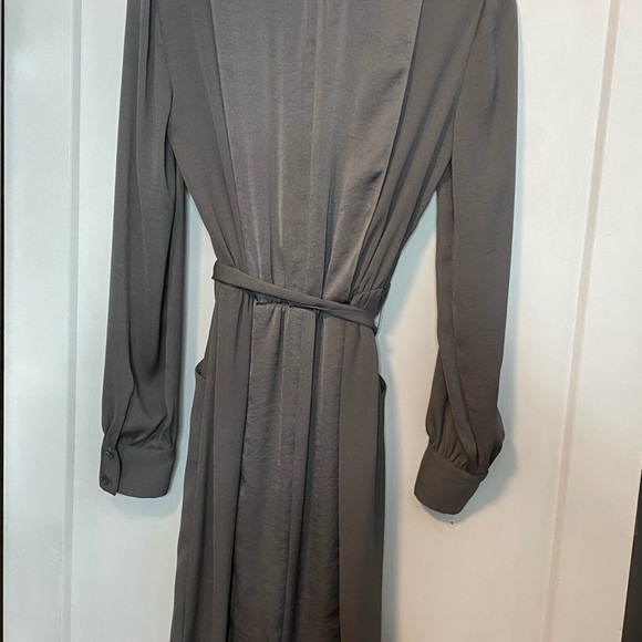 BCBGMaxAzria Charlene Gray Long Sleeve Dress - VNeck - XS - Satin feel - pockets - Picture 10 of 10